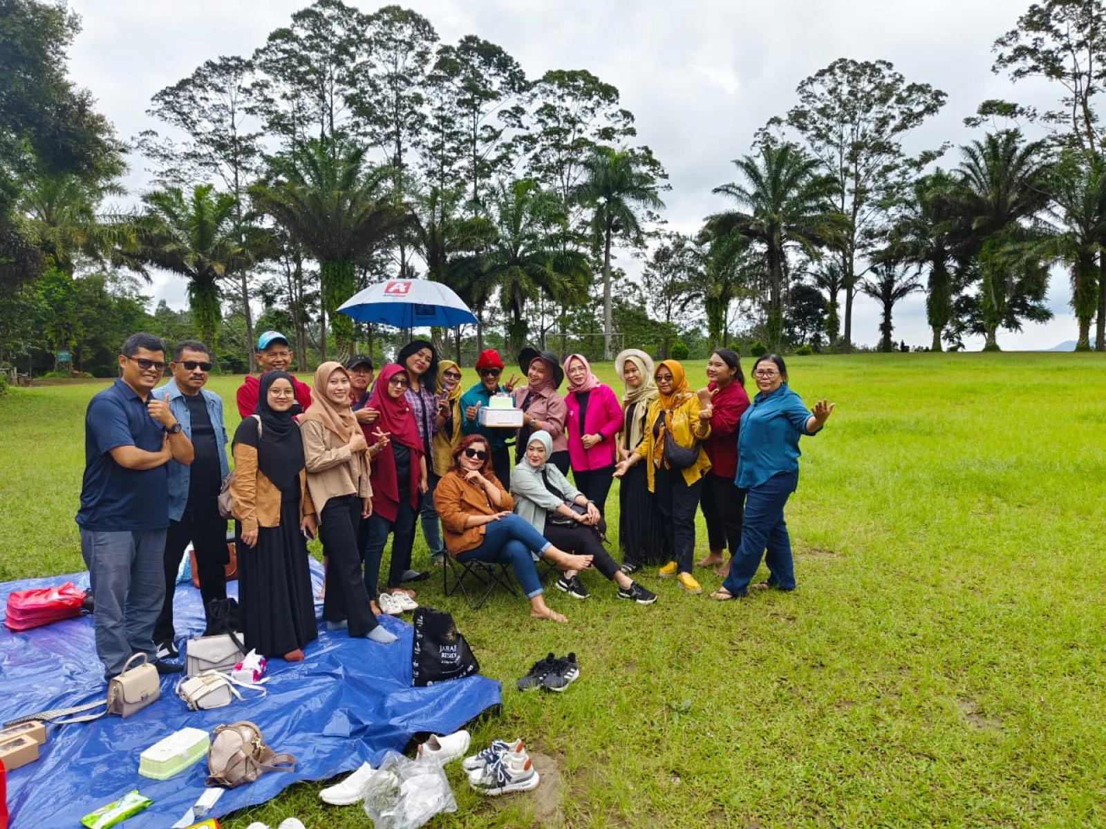 Meeting Akhir Tahun 2022 Dan Tukaran Kado
