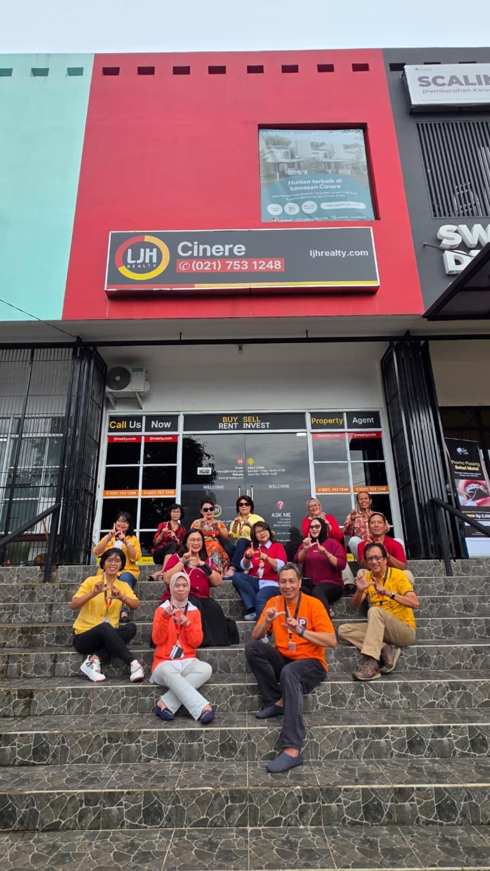 FOTO DEPAN KANTOR BAJU WARNA LJH