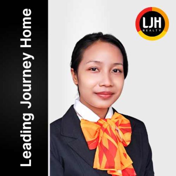 Putu Novita Cahyani  photo