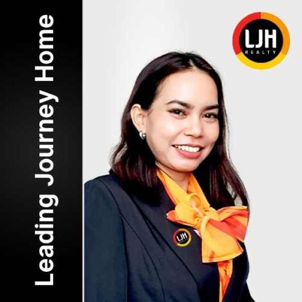 Wiwik Indrawati  photo